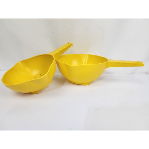 Vtg Tupperware Yellow Colander Strainer Set Of 2 #1200 - 1 Qt & #1523 - 2 Qt - Picture 1 of 3